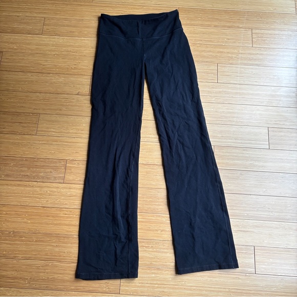Old Navy Pants - Old Navy mid rise bootcut yoga pants
